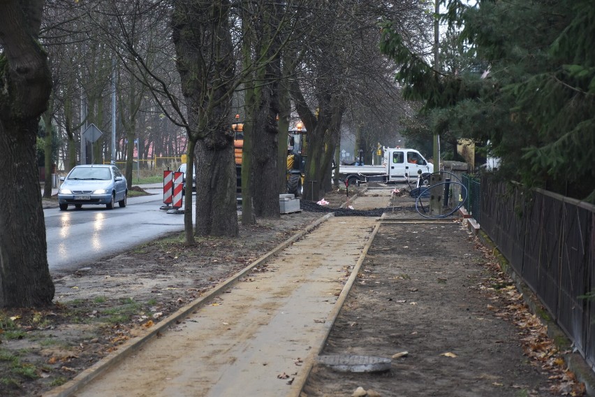 Trwa budowa chodnika w Alejach Wojska Polskiego w Pleszewie