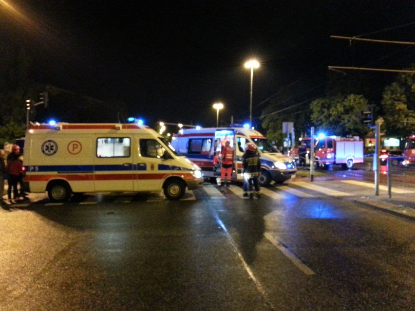 Taksówka z samochodem firmy ochroniarskiej zderzyła się na skrzyżowaniu Zgierska/Pojezierska 12 czerwca 2015