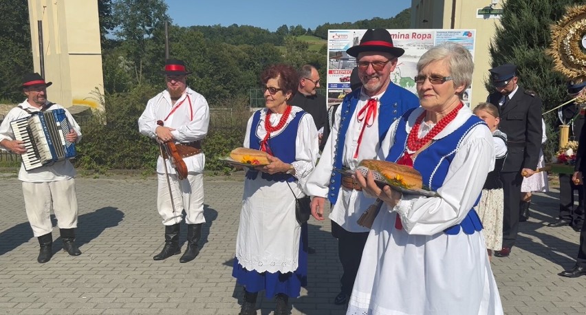 Korowód dożynkowy w Ropie, a potem dobra zabawa pod gwiazdami do późnej nocy. Bo Święto Chleba jest raz w roku