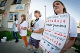 Protest przeciw umowom śmieciowym pod Dolnośląskim Wojewódzkim Urzędem Pracy