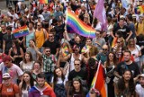 Miejsca przyjazne LGBT w Toruniu i Bydgoszczy. Te lokale zapraszają gejów i lesbijki