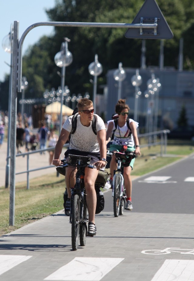 23 stycznia został ogłoszony tegoroczny przetarg na dokumentację budowlaną dla nowych dróg dla rowerów. Projekty o łącznej długości 7 km mają powstać w ciągu 6 miesięcy od podpisania umowy. Realizacja prac budowlanych może się rozpocząć w IV kw. 2015 r.


Źródło: RUPTLY/x-news

Czytaj też: Trasy rowerowe Warszawa. Na dwóch kółkach po stolicy [PRZEGLĄD]