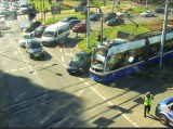 Nieoznakowany radiowóz zderzył się z tramwajem na rondzie Fordońskim w Bydgoszczy [zdjęcia]