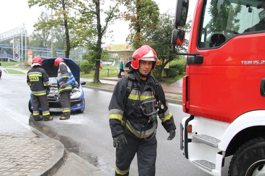 Pożar samochodu w Kielcach. Kobieta ugasiła płomienie 