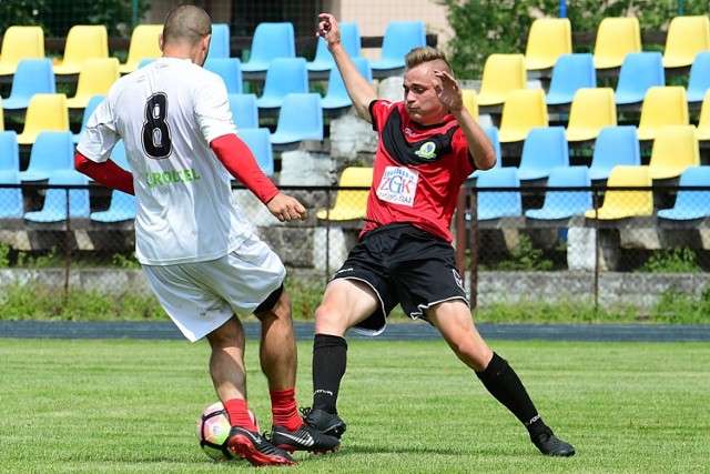 Dominik Fierek (z prawej) w sobotę strzelił dwie przepiękne bramki.