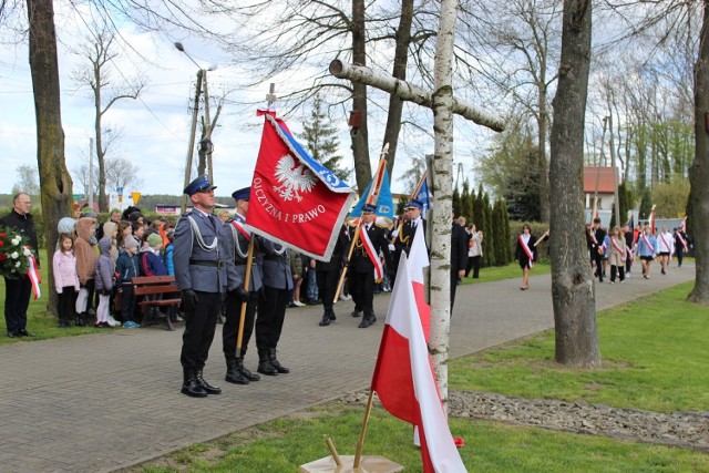 Obchody Gminnego Dnia Katyńskiego odbyły się na terenie Szkoły Podstawowej w Wojsławicach przy tablicy upamiętniającej wydarzenia z 1940 roku. Uzupełniło je wzruszające przedstawienie