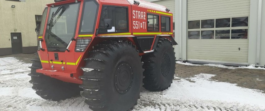 Strażacy z Piły mają nowy ciężki sprzęt. To transporter kołowy 