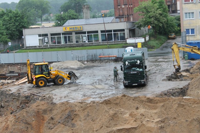 Pamiętacie jeszcze, jak 10 lat temu wyglądał plac pod żagańskim Kauflandem? Pamiętacie, co się tam kiedyś działo?