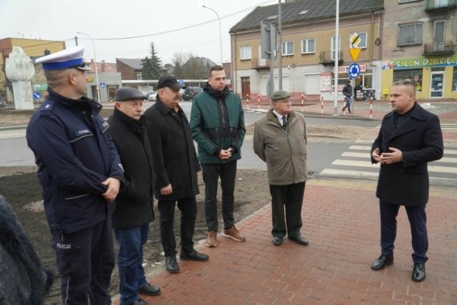 Rondo na skrzyżowaniu ulic 1-Maja i Towarowej w Skarżysku zostało oficjalnie odebrane. Zobaczcie zdjęcia z ostatecznego odbioru inwestycji>>>