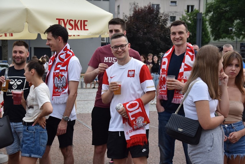 Euro 2020 w Chrzanowie. Tłumy mieszkańców dopingowały reprezentację Polski w meczu ze Szwedami [ZDJĘCIA]