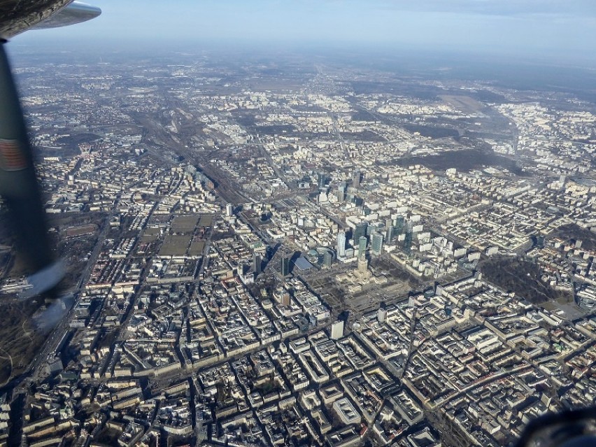 Nad Warszawą latał specjalistyczny samolot. Z jego pokładu zrobiono 7 tys. zdjęć stolicy