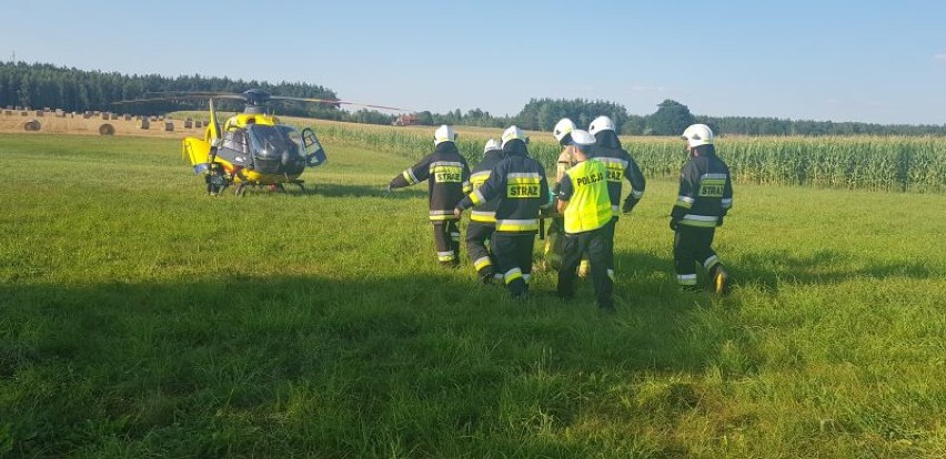 Policjanci zatrzymali prawo jazdy sprawcy wypadku z busem przewożącym kajakarzy w gminie Czersk 