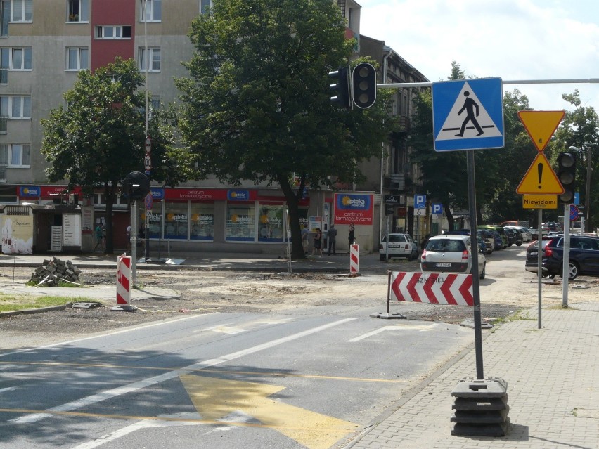 Remont ulicy Zamkowej w centrum. Odsłonięto kostkę brukową ZDJĘCIA