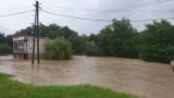 Znów powódź pod Tarnowem. Podtopienia w gminie Ciężkowice. Biała przekroczyła stan alarmowy także w Golance. Strażacy w akcji [ZDJĘCIA]