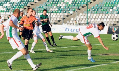Hubert Jaromin (z prawej) miał udział przy pierwszym golu i zdobył bramkę na 2:0