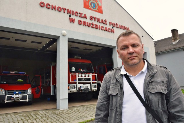 Arkadiusz Myśliński, naczelnik OSP Drużbice, jest załamany, bo jednostka praktycznie nie będzie mogła funkcjonować bez sprzętu