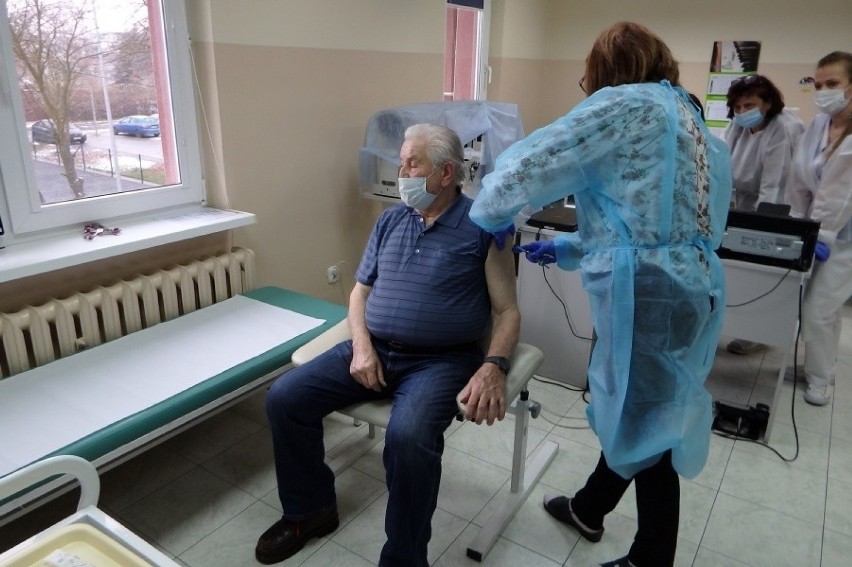 Ruszyły szczepienia przeciw covid-19 w gminnej przychodni zdrowia w Rzgowie
