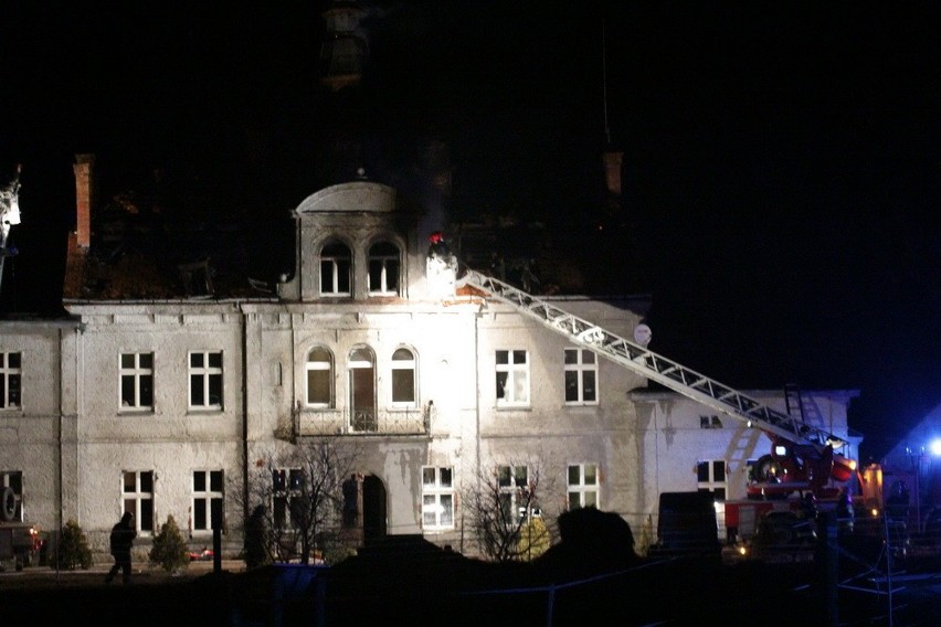 Spłonął pałac w Szczedrzykowicach k. Legnicy