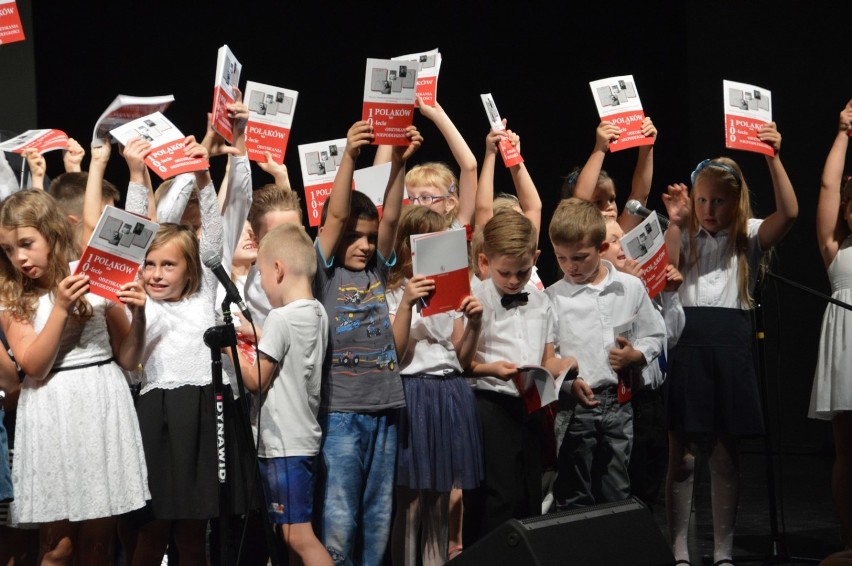 Przedszkolaki z głogowskiej „Trójki" stworzyły książkę o niepodległości [ZDJĘCIA, FILM]