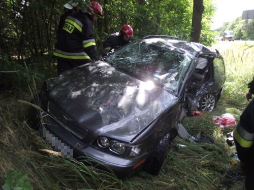 Wypadek w Antoninie. Zderzyły się volvo i volkswagen