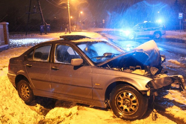 Śmiertelny wypadek na ul. Dmowskiego w Piotrkowie. Nie żyje kierowca mitsubishi