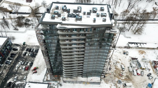 Na dachu Plaza Tower, najwyższym budynku w Kielcach w najbliższych dniach zostanie zamontowany napis I Love Kielce