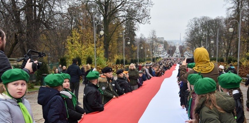 Jasnogórskie Obchody 100-lecia Odzyskania Niepodległości z udziałem uczniów szkół z powiatu lublinieckiego i komandosów z Lublińca ZDJĘCIA