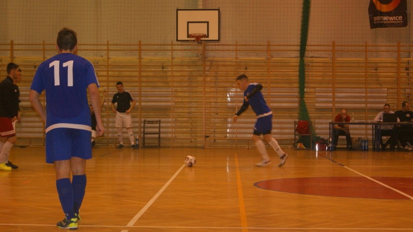 Mecz finałowy Skierniewickiej Ligi Futsalu [ZDJĘCIA + FILM]