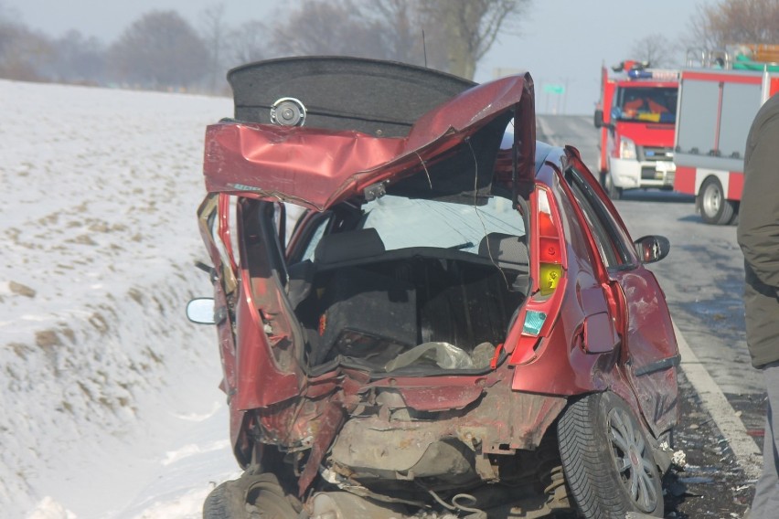 AKTUALIZACJA: Wypadek 6 aut na DK 15. 3 osoby trafiły do szpitala [ZDJĘCIA]