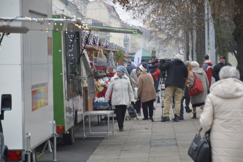 Tak naprawdę podczas środowego otwarcia jarmarku brakowało...