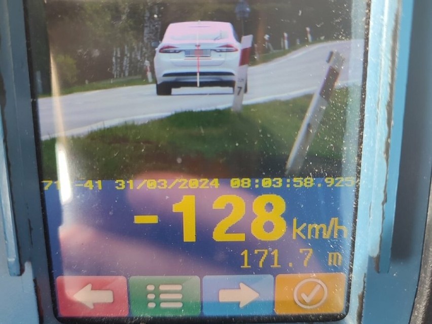 Policjanci z jasielskiej grupy „Speed” zatrzymali 33 prawa jazdy. Rekordzista jechał 136 km/h w Nowym Żmigrodzie
