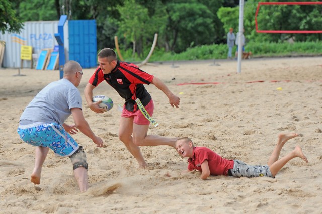 Rugby na plaży miejskiej w Poznaniu