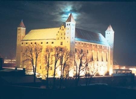 Zamek w Gniewie jest nie lada atrakcją dla turystów odwiedzających miasteczko.