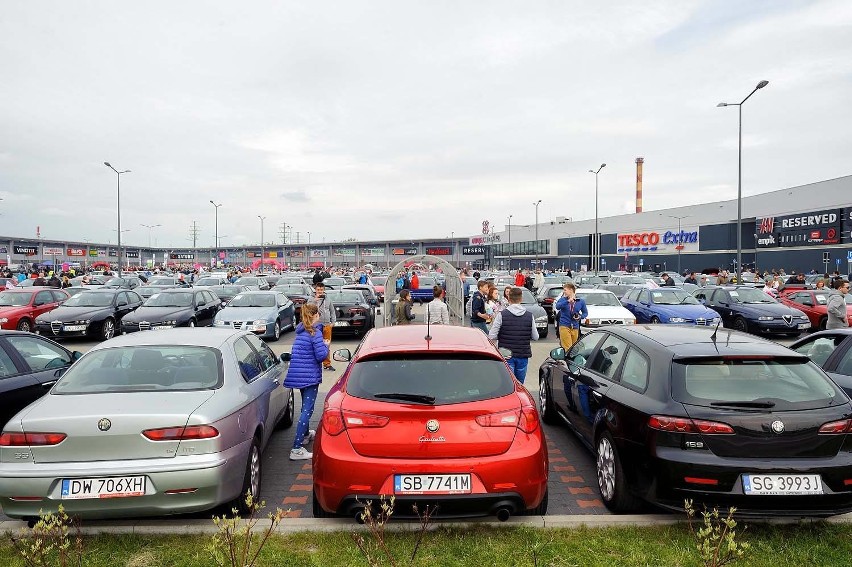 Gliwice: Zlot miłośników Alfa Romeo 2015 i rekord Guinnessa [ZDJĘCIA]