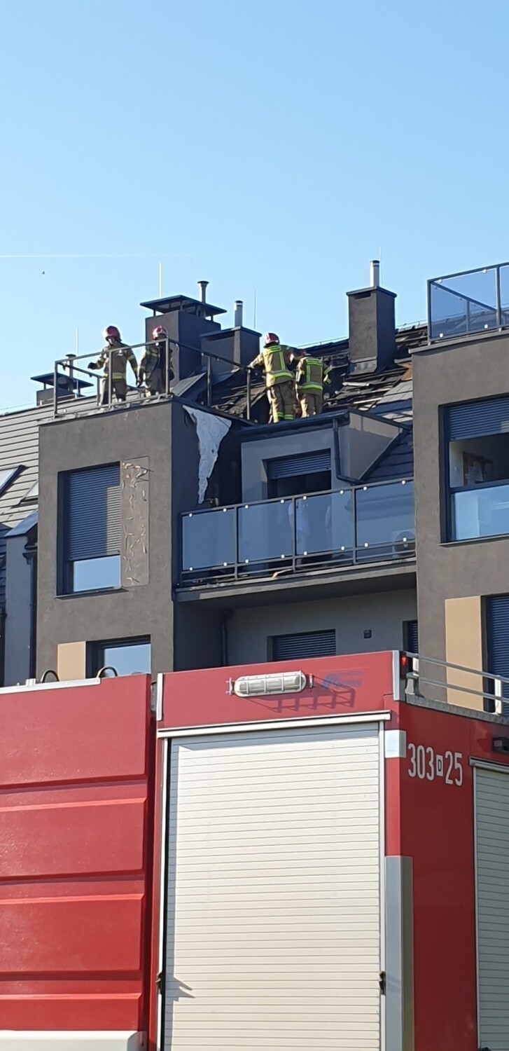 Pożar mieszkania na wrocławskim Ołtaszynie. Jedna osoba jest ranna [ZDJĘCIA]
