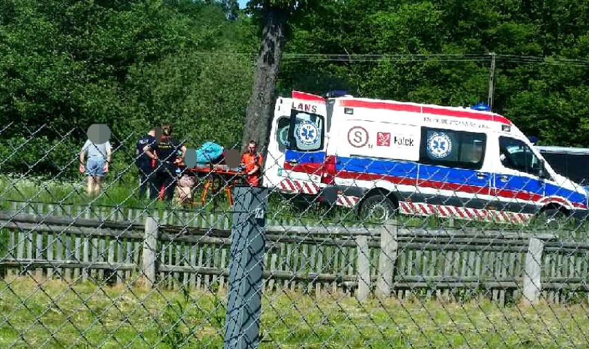Domasławice: Rowerzysta zabrany do szpitala [ZDJĘCIA]
