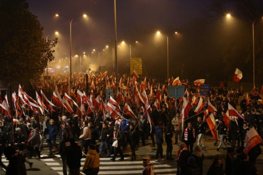 Ratusz złożył zawiadomienie do prokuratury ws. Marszu Niepodległości. Za hasła nawołujące do nienawiści, otwarty ognień i użycie rac