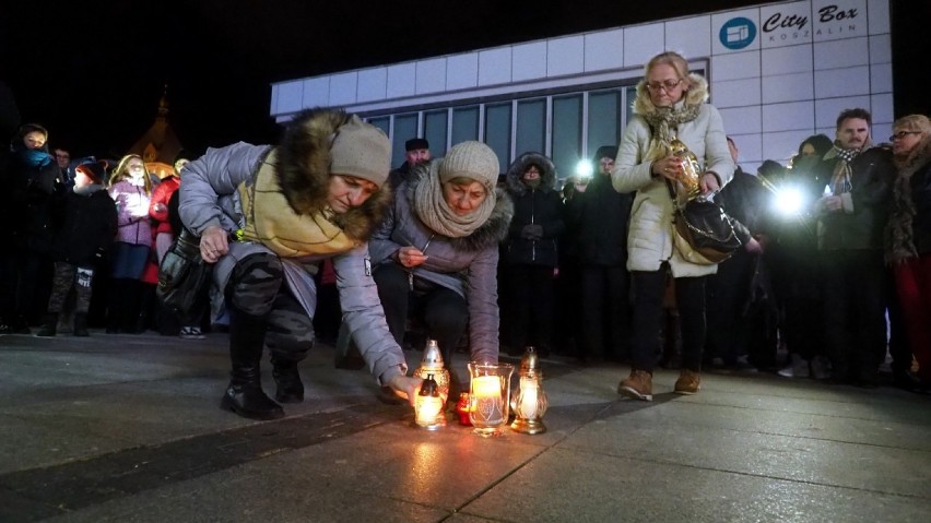 Mieszkańcy Koszalina zaprotestowali przeciwko przemocy i nienawiści [ZDJĘCIA, WIDEO]