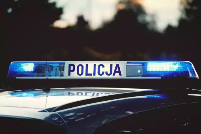 Policja interweniowała nad jeziorem Strzeszyńskim. Na profilu facebookowym "Spotted: MPK Poznań" opublikowane zostało zdjęcie z interwencji policji. Według świadków zajścia mężczyzna miał obrażać grupę z Ukrainy, a także kopnąć jedną osobę w głowę.