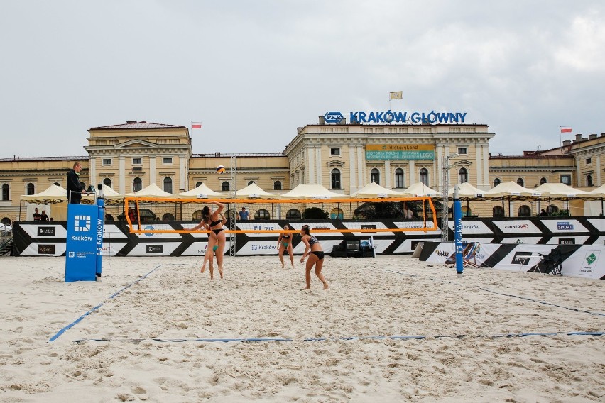 Międzynarodowy Festiwal Sportów Plażowych 2019 w Krakowie. Turniej siatkówki plażowej kobiet [ZDJĘCIA]