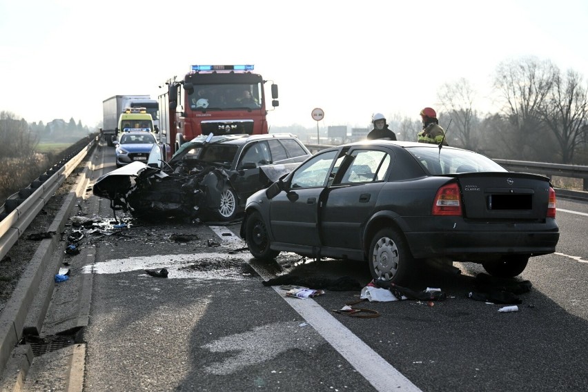 Miejsce zderzenia dwóch samochodów osobowych w Jarosławiu,...