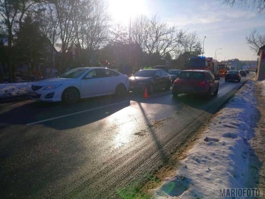 Zderzenie trzech samochodów w Opolu.