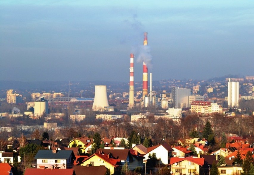 Największa emisja pyłów powodowana jest w wyniku spalania...