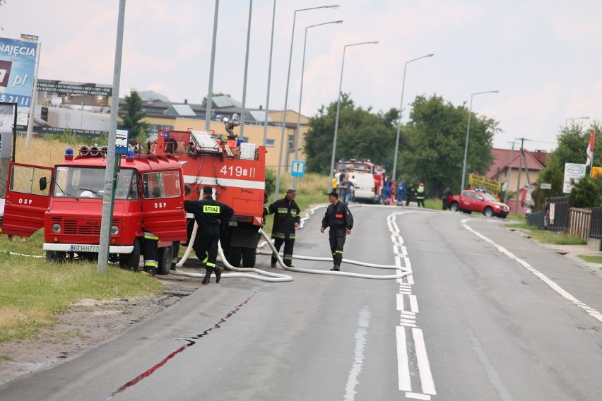 Wypadek w Chojnicach. Ciężarówka wjechała w zbiornik z gazem. Ulica Tucholska nieprzejezdna