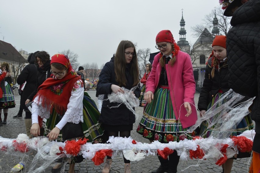 Niedziela Palmowa 2016 w Łowiczu. Kto zdobył puchary księdza biskupa? (Zdjęcia)