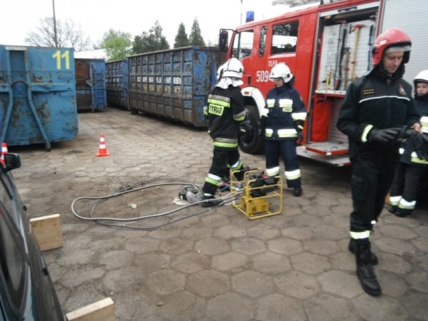 Ćwiczenia z ratownictwa technicznego strażaków ratowników OSP [ZDJĘCIA]