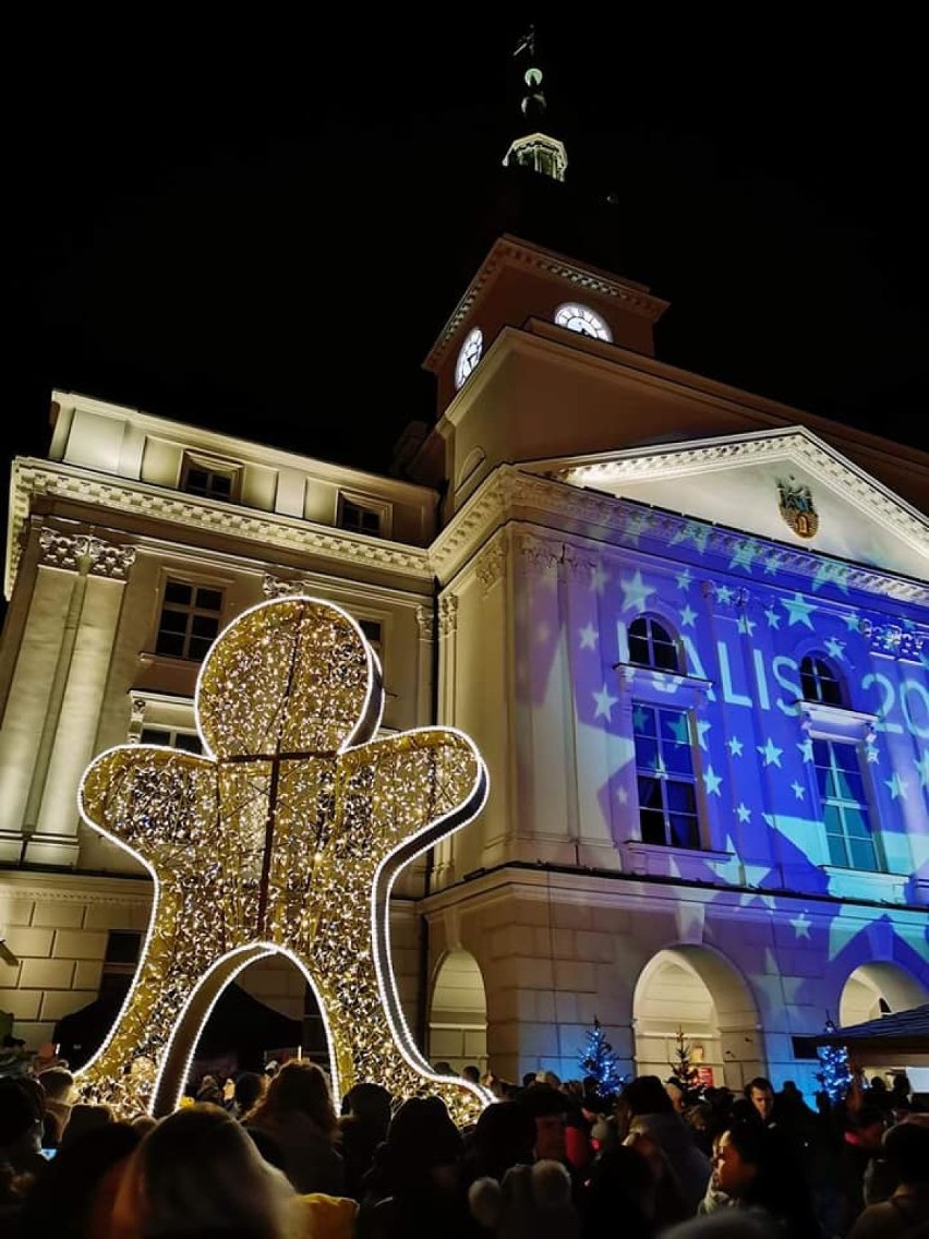 Wigilia na Kaliskim Rynku. Zabawa z Elsą i rozświetlenie choinki przed ratuszem