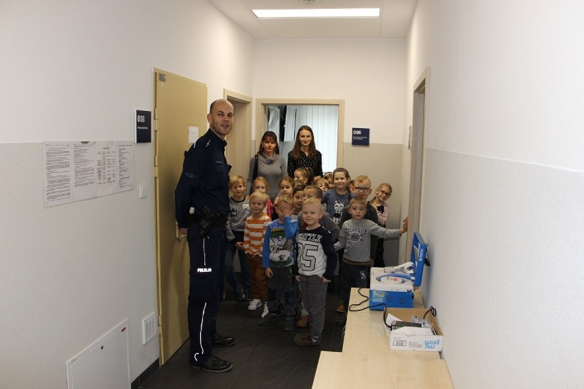 Uczniowie szkoły w Kołaczkowie z wizytą w komisariacie...