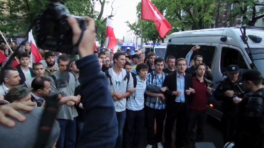 Narodowcy pobili się z policją. Protest w sprawie "afery...