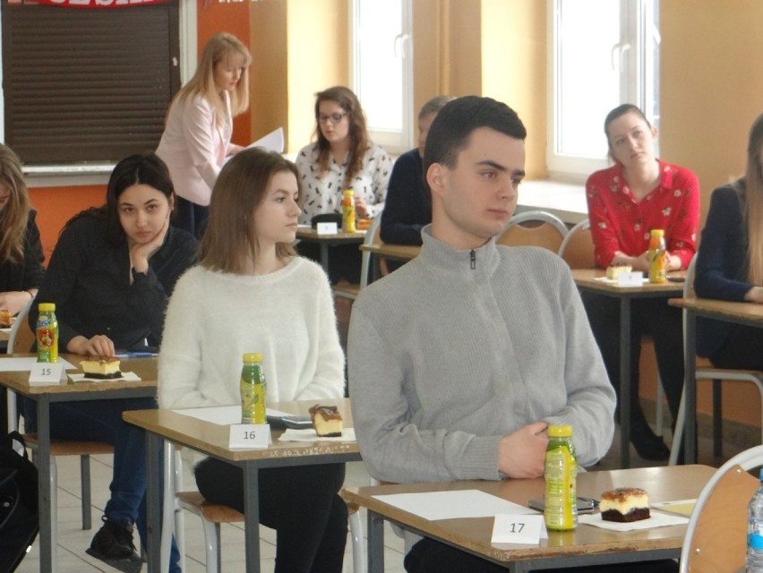 "Nie zobojętniaj się na chemię" - finał konkursu w II LO w...